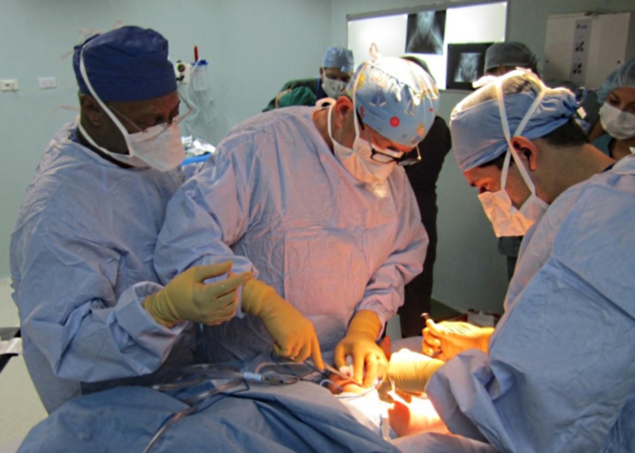 Dr-Mark-Eidelman-operating-a-local-patient