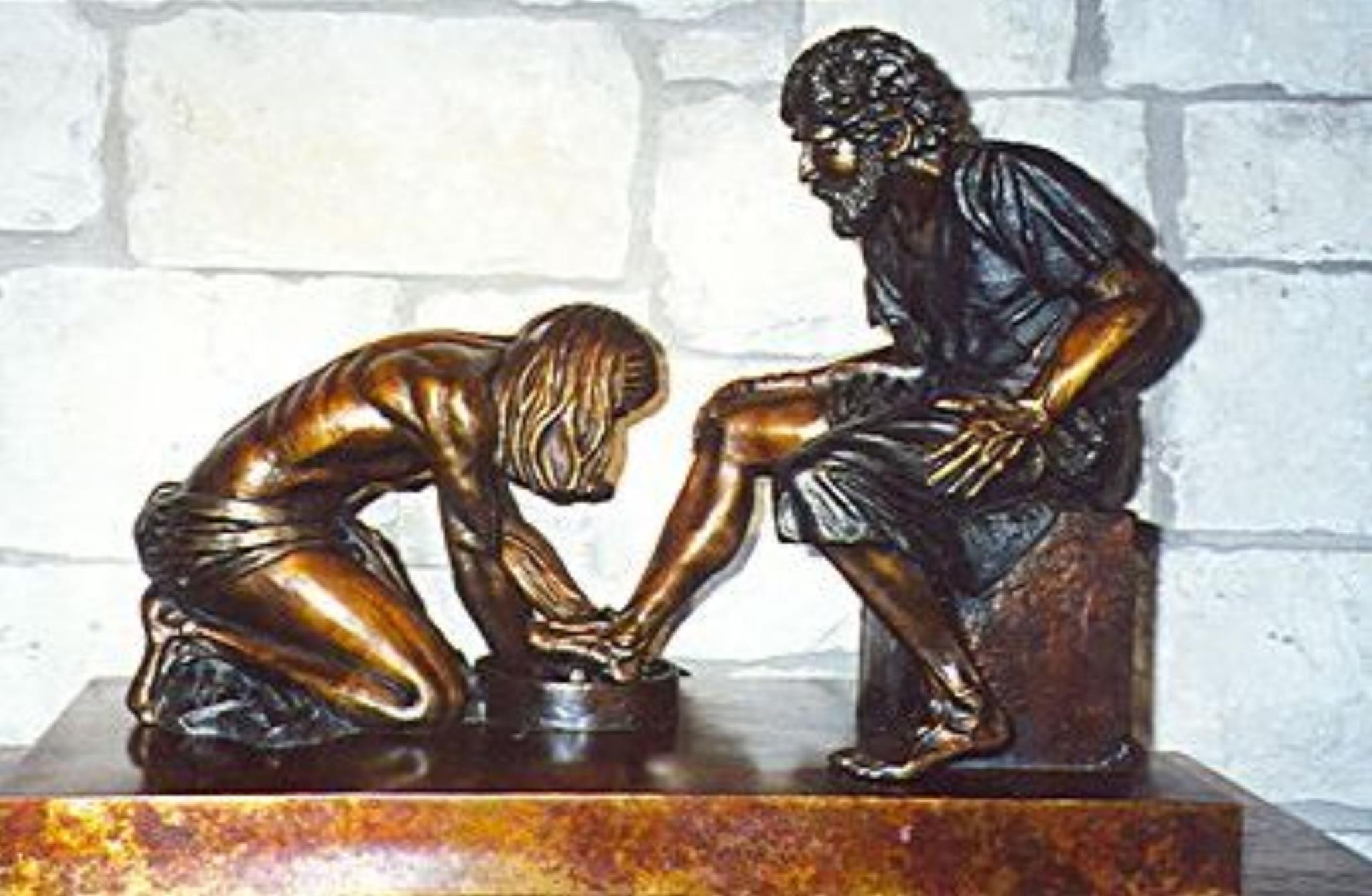 Washing the disciples' feet - Max Griener sculpture