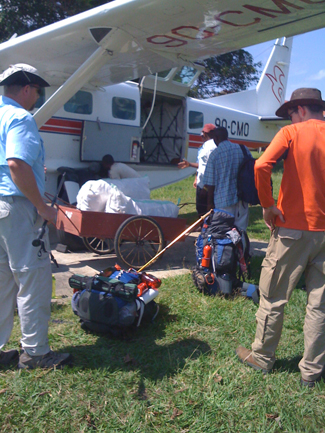 1 Yansi-loading-Cessna