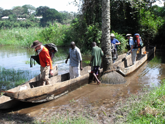 Yansi-crossing-river